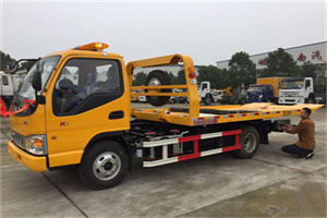 乌尔禾哪里有拖车服务