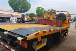 乌尔禾附近拖车电话号码服务